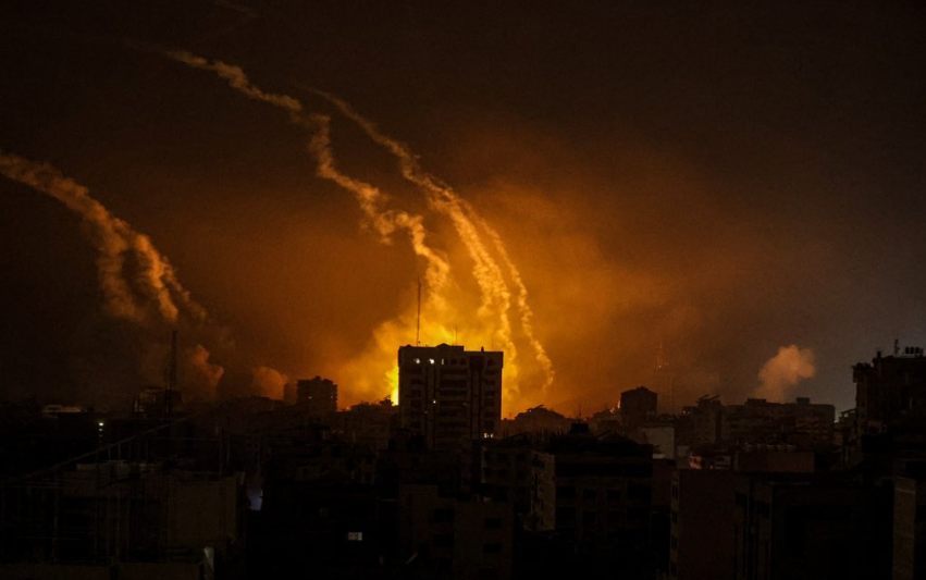 Exército israelense mantém maior ofensiva terrestre contra Gaza