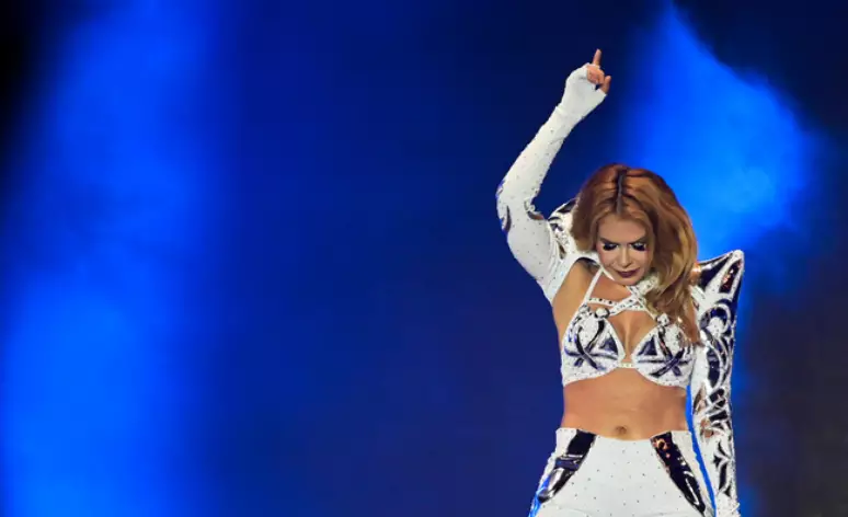 Sem beijar na boca há 7 anos, Joelma dá dica sobre amor em show no São João da Thay: 'Não se iluda' 