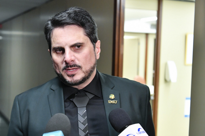 ‘Decreto de Lula quer fazer com que CACs se tornem criminosos’, diz senador Marcos do Val