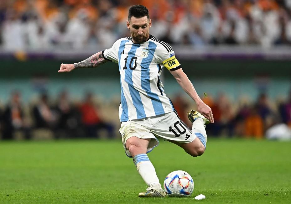 Adidas vende camiseta da Argentina com 3 estrelas por mais de R$ 500