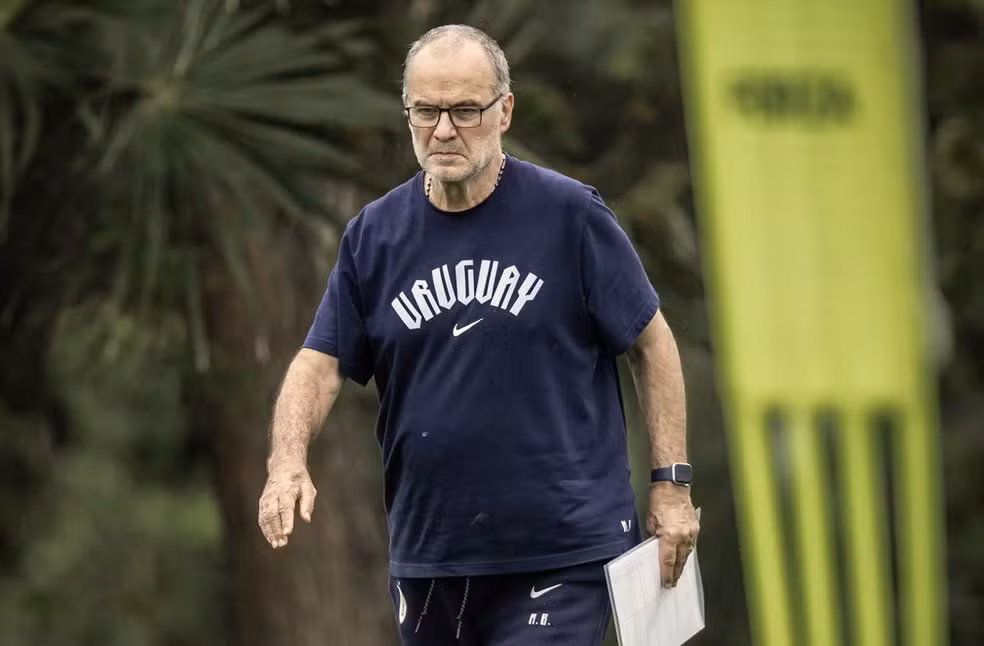 Sem Arrascaeta, Bielsa esboça time titular do Uruguai para estreia na Copa; veja possível escalação