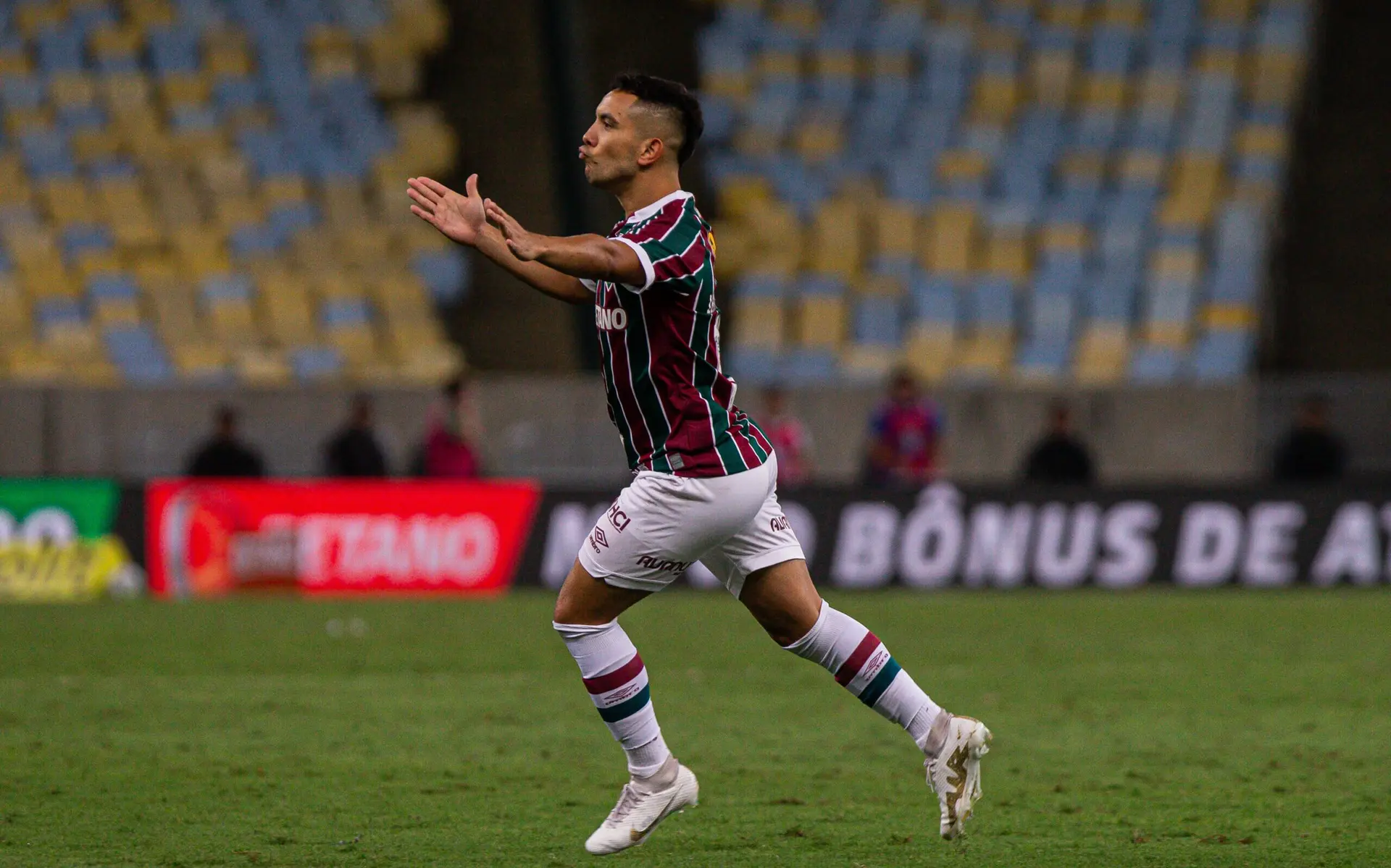 Fluminense domina e vence Cruzeiro no Maracanã: 1 a 0