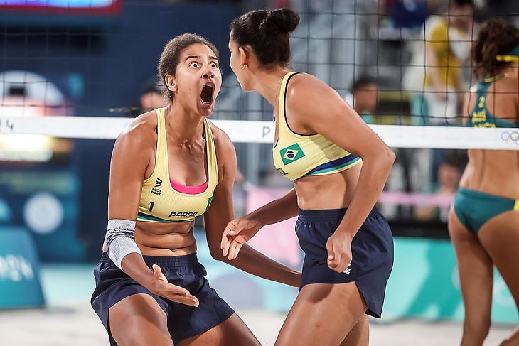 Ana Patrícia e Duda vencem jogão na semi e vão à final do vôlei de praia