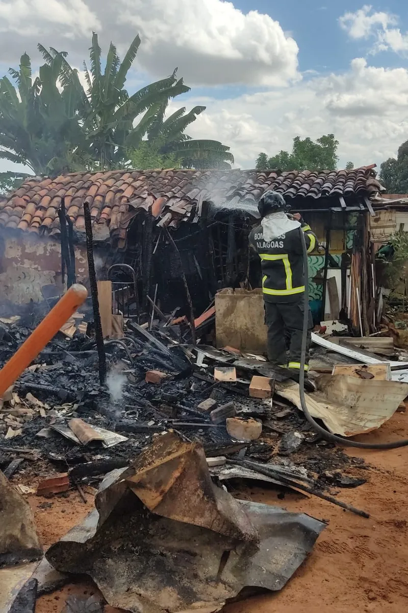 Homem esquece panela no fogão e residência pega fogo em Igaci