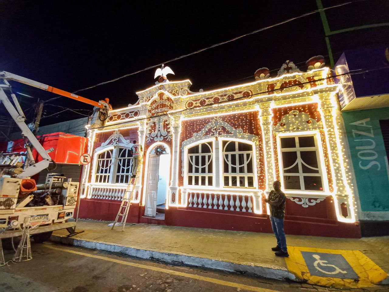 Prefeitura de Palmeira faz últimos ajustes para abertura do Natal de Luz: Deus é Amor