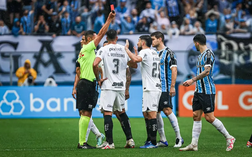 Em jogo cheio de polêmicas, Corinthians derrota o Grêmio na Arena