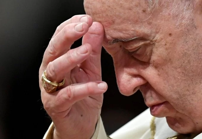 Papa Francisco cancela atividades e faz exames em hospital em Roma