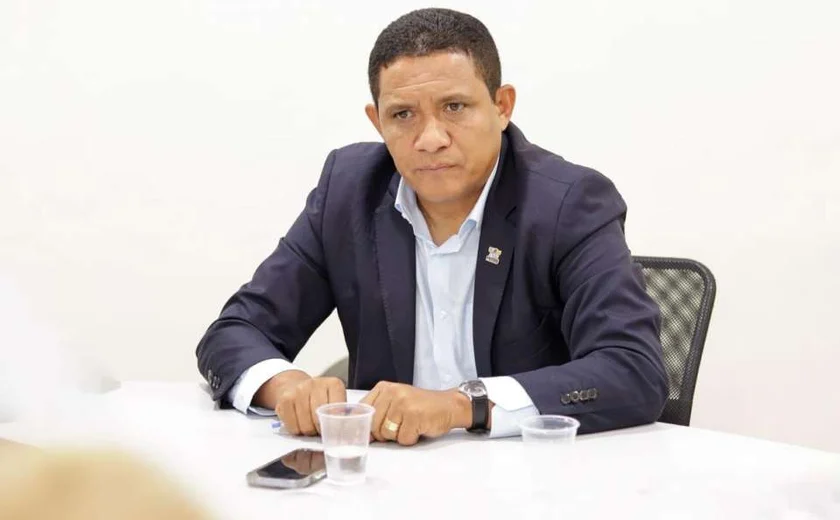 O império desmorona: sonho de Júlio Cezar virar deputado estadual se torna pesadelo após fracasso de gestão da tia