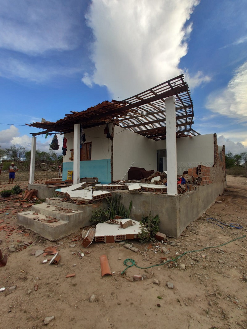 Tornado deixou imóvel destruído em Estrela de Alagoas. - Foto: Reprodução