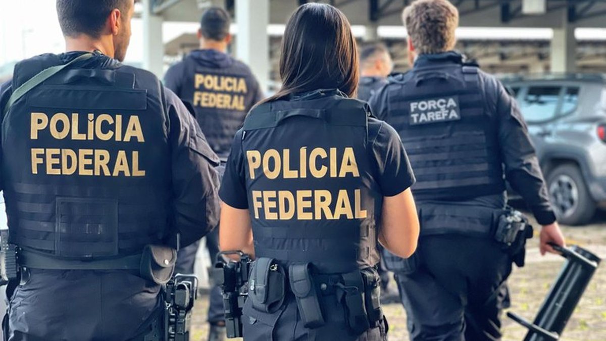 Policiais federais cumprem mandados judiciais em Alagoas - Divulgação/PF