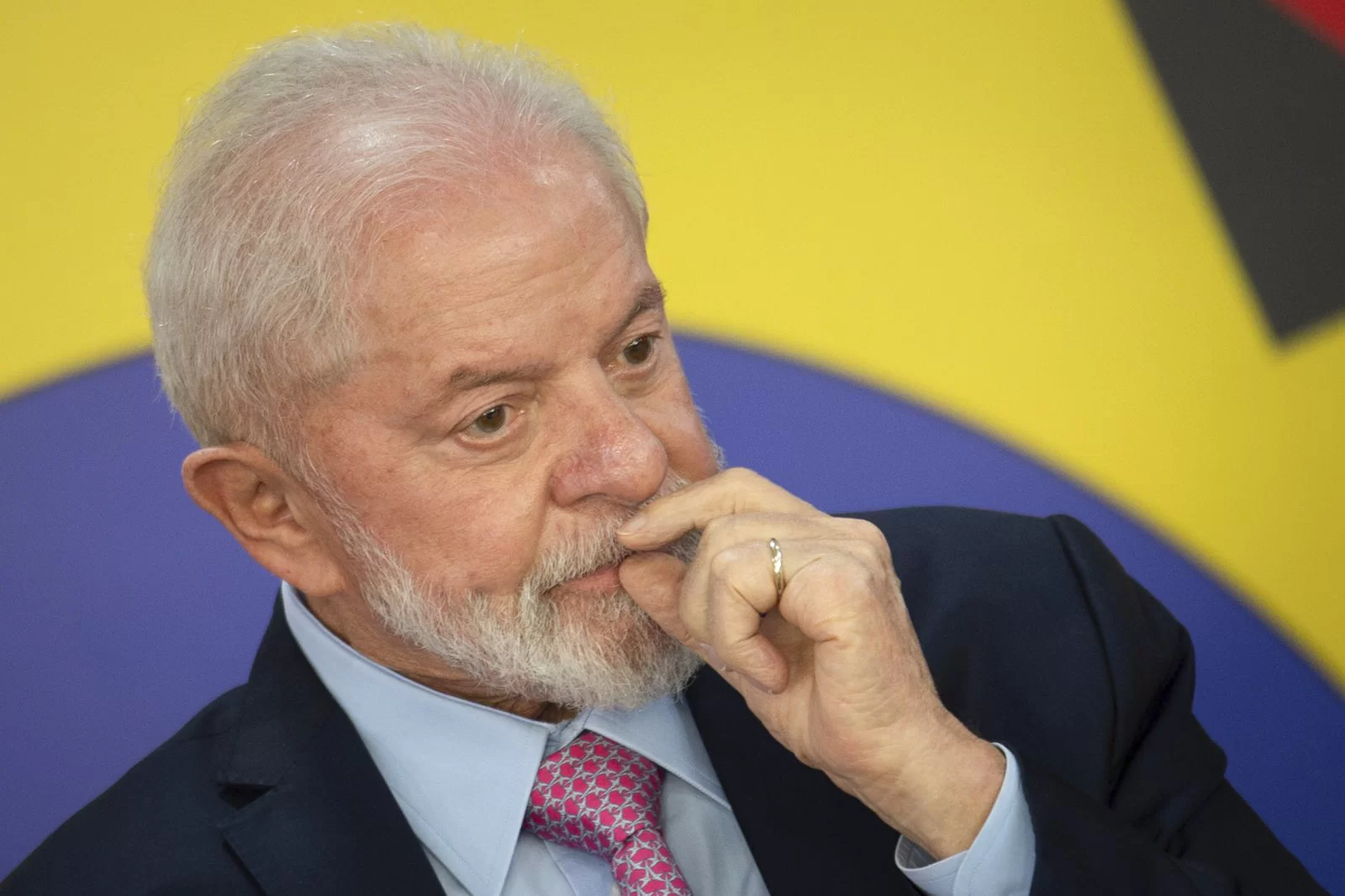 Aprovação do governo Lula diminui enquanto rejeição aumenta, segundo Datafolha