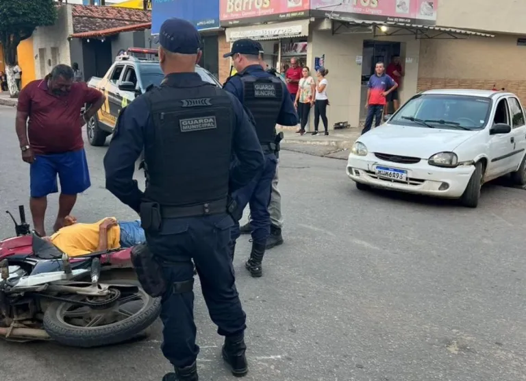 Colisão entre carro e motocicleta deixa uma pessoa ferida em Palmeira dos Índios