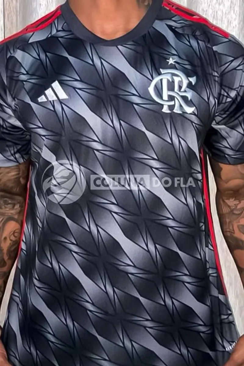 Vaza nova camisa número 3 do Clube de Regatas do Flamengo, em tom cinza