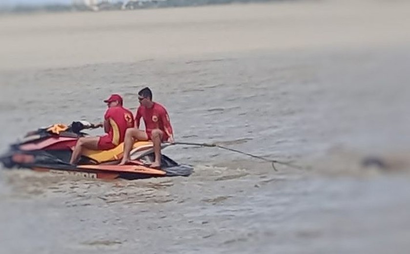 Corpo de homem é encontrado boiando preso a rede de pesca