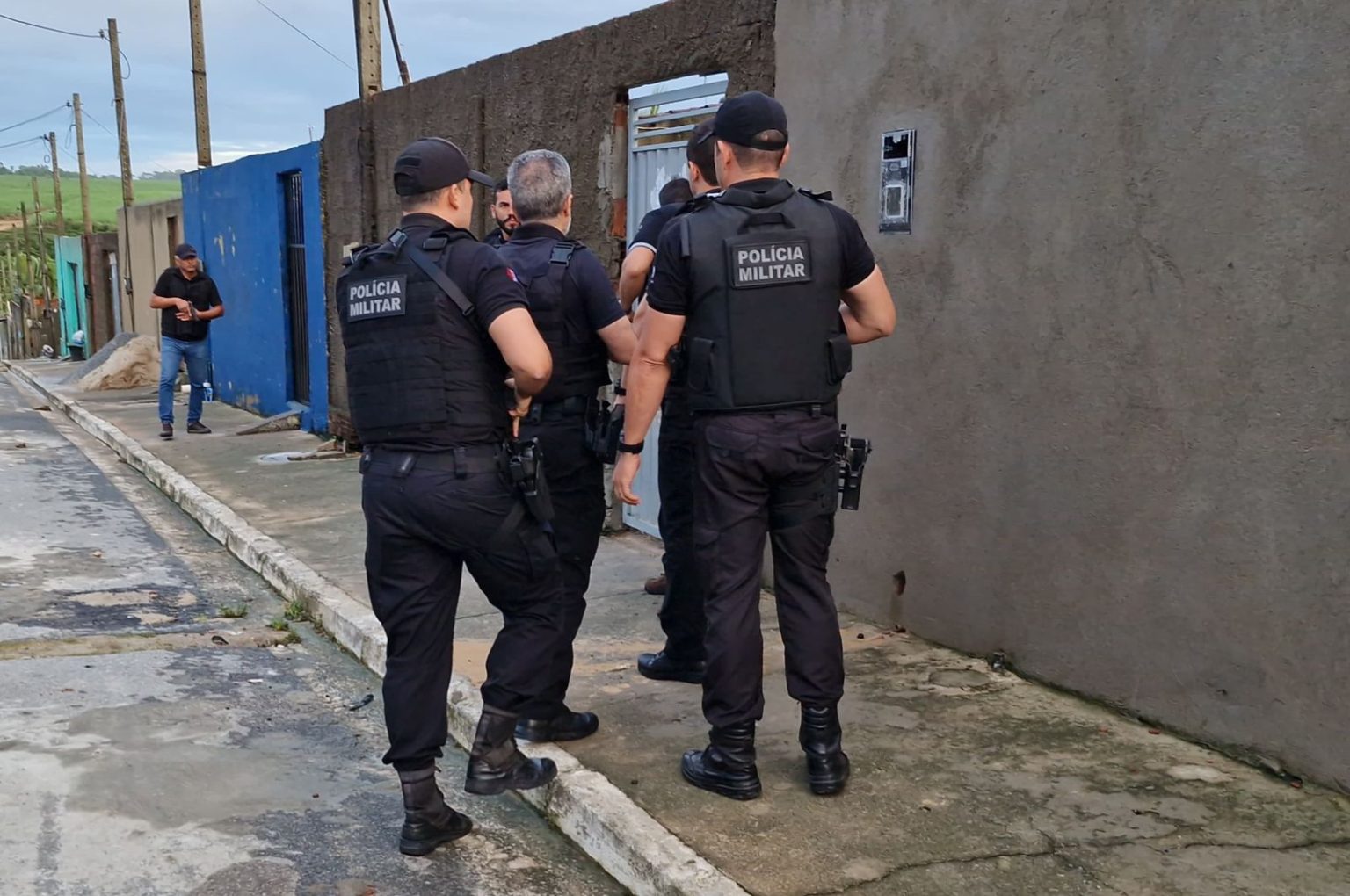 Operação Comando Vermelho cumpre mandados contra facção criminosa em Alagoas