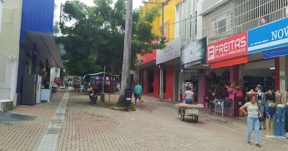 Morador de rua é encontrado morto na calçada de estabelecimento comercial em Palmeira dos Índios