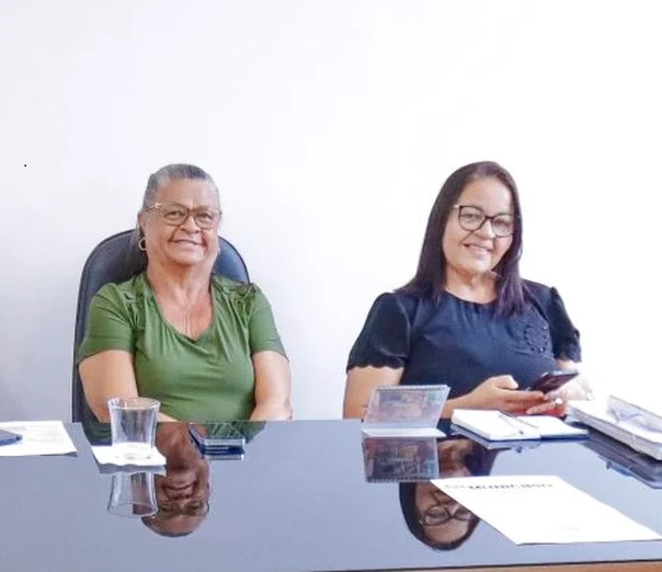 Prefeita Tia Júlia e secretária de Educação Renilda Pereira anunciam pagamento de rateio da educação em Palmeira dos Índios