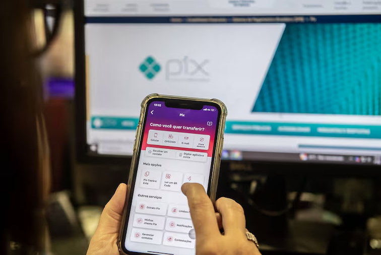 Pix faz pagamento e transferência mesmo sem chave cadastrada, diz Banco Central