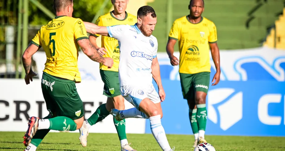 Fora de casa, CSA joga mal e sofre a derrota para o Ypiranga-RS, pela Série C: 1 a 0    CSA do técnico Higo Magalhães jogou um futebol irreconhecível e saiu de campo derrotado. @fotojuliagalvao