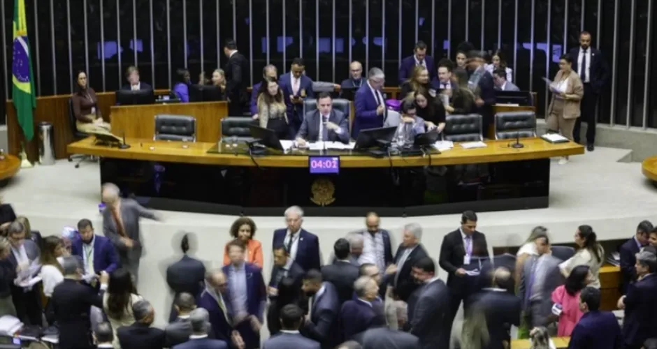 Congresso mantém veto de Bolsonaro e não criminaliza as fake news