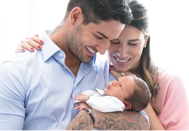 Alexandre Pato mostra foto rara do filho: “A cara do Silvio Santos”