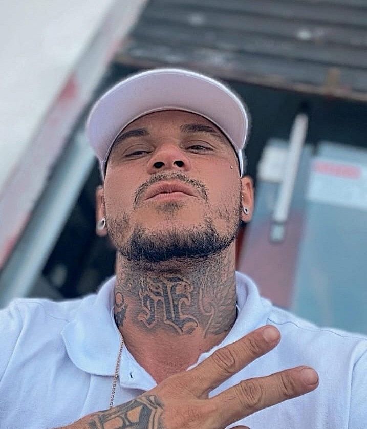 Tatuador é assassinado a tiros enquanto trabalhava em Murici