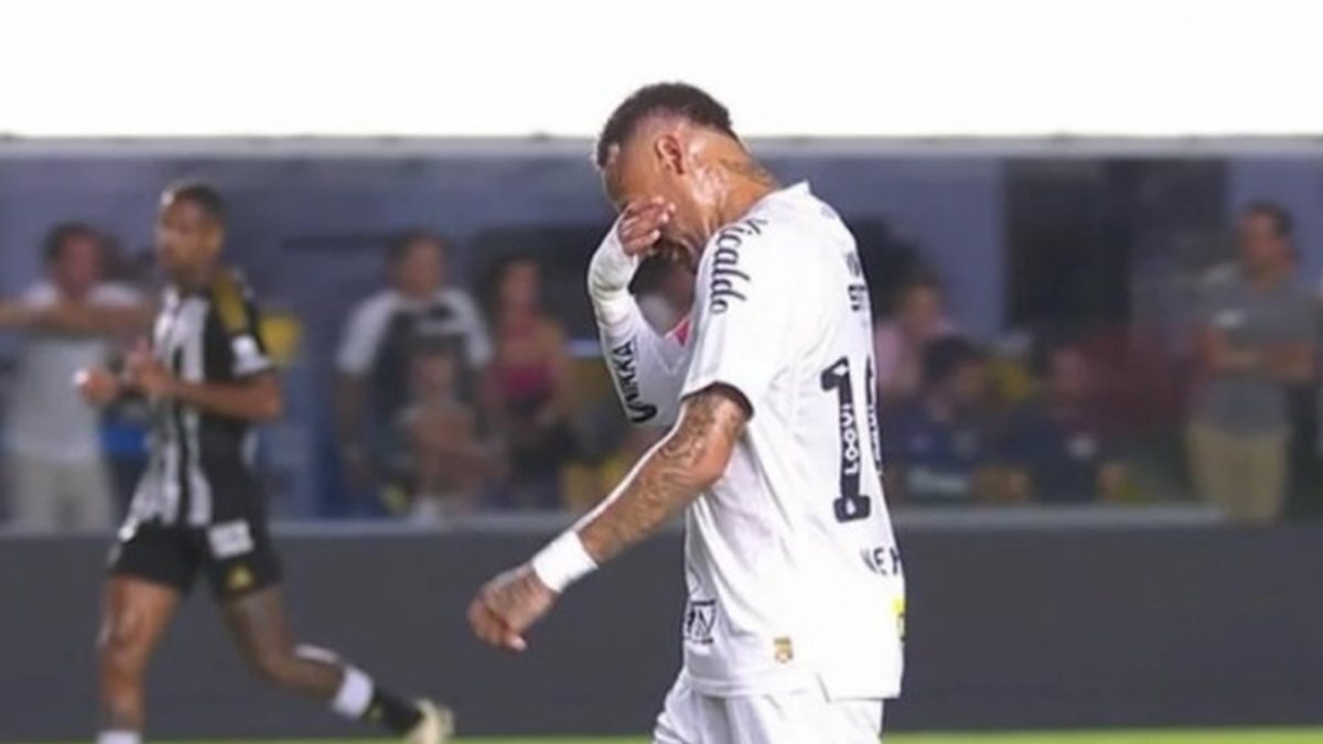 Neymar sente lesão, chora e deixa partida do Santos no primeiro tempo
