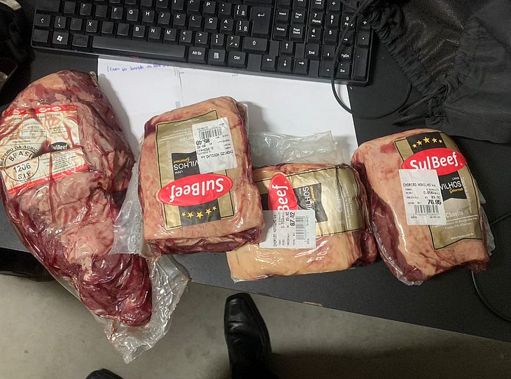 Espanhol furta R$ 300 em carnes nobres e é preso em supermercado na orla de Ponta Verde