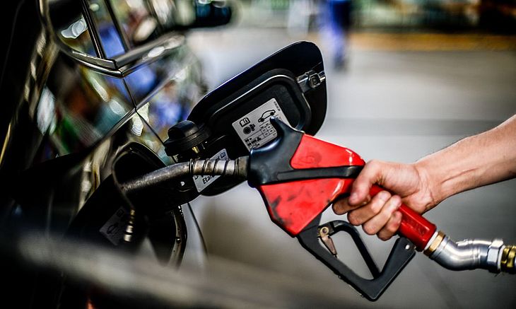 Gasolina deve ficar mais cara em julho com volta de impostos