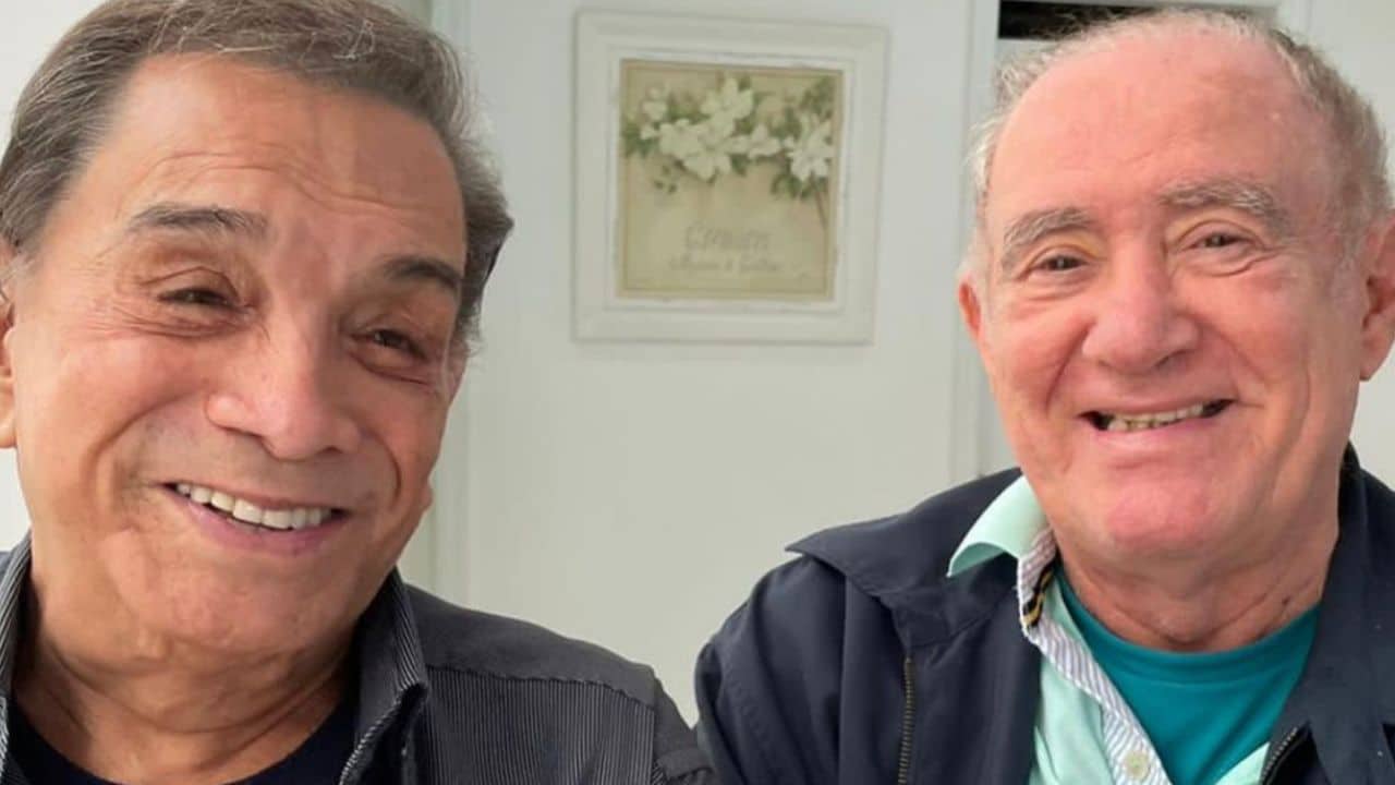 Dedé Santana e Renato Aragão posam juntos e prometem: ‘Vem novidade por aí’