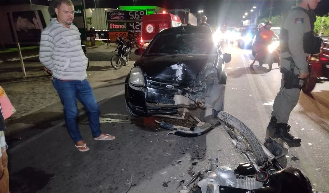 Colisão entre carro e moto deixa idoso ferido na AL 115