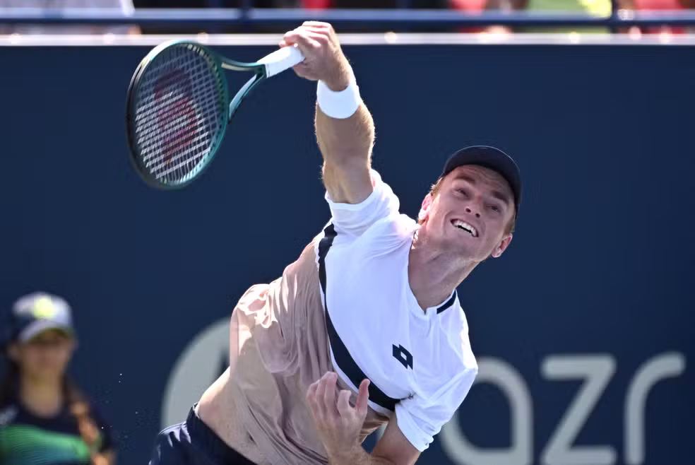 Tristan Schoolkate teve games tranquilos de saque, sem dar chances de quebra — Foto: Dan Hamilton-Imagn Images