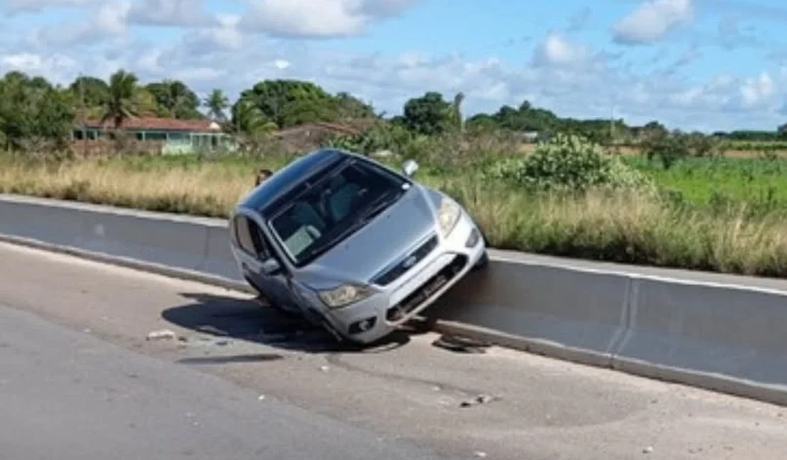 Mulher fica ferida após sofrer acidente de trânsito na AL-115, em Igaci