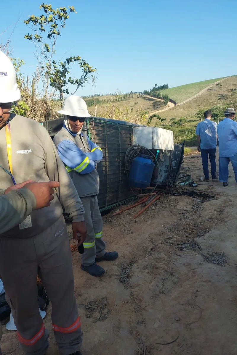 Tombamento de veículo deixa sete feridos na zona rural de Atalaia