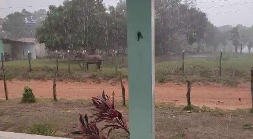 Moradores registram chuva de granizo no interior de Alagoas