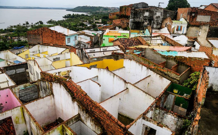 13 já tiraram a vida após afundamento do solo