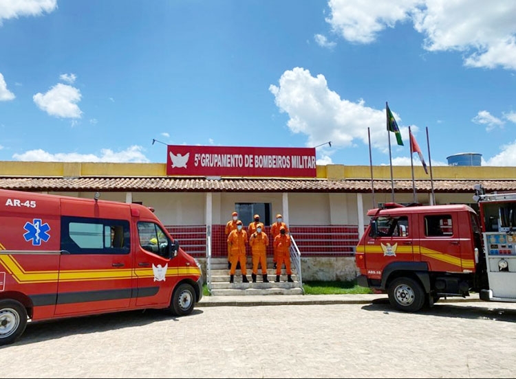 Medidor de energia de escola pega fogo e bombeiros são acionados, em Palmeira dos Índios