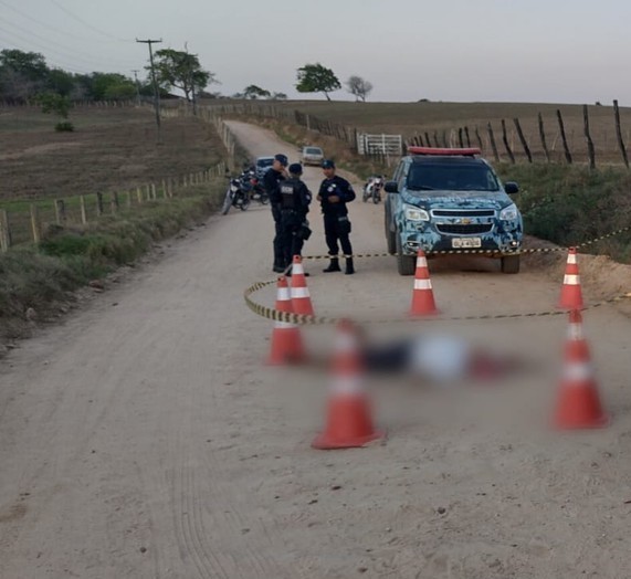 Motociclista morre após ser baleado em estrada vicinal no Agreste alagoano