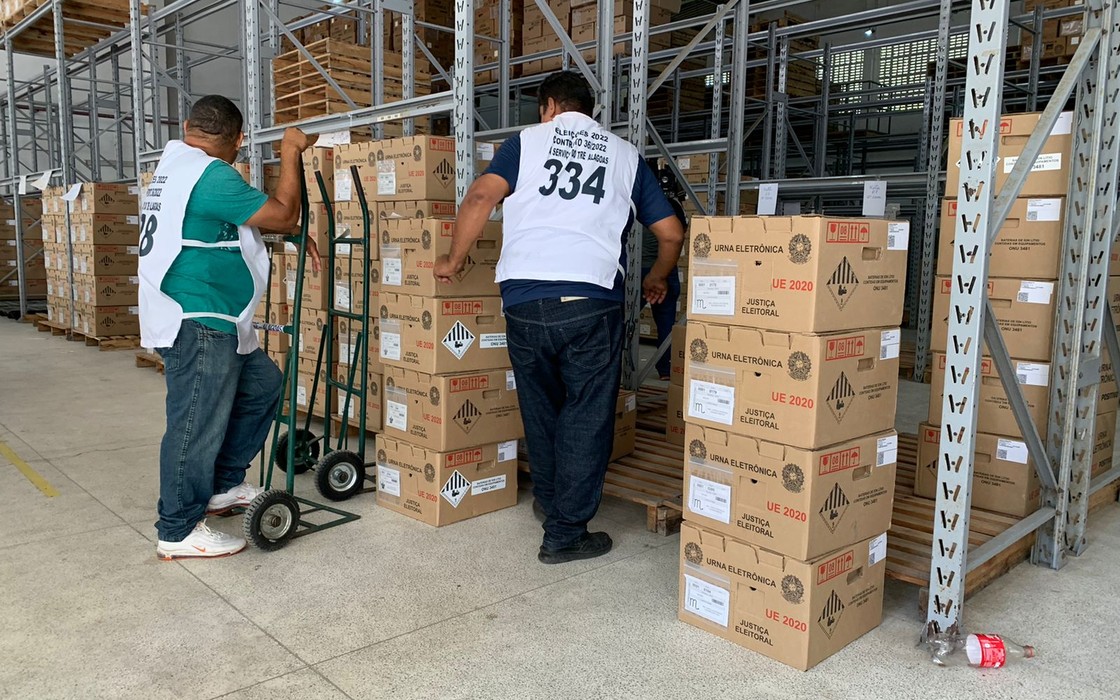 Mais de 8 mil urnas começam a ser distribuídas para 1.100 pontos de votação em Alagoas