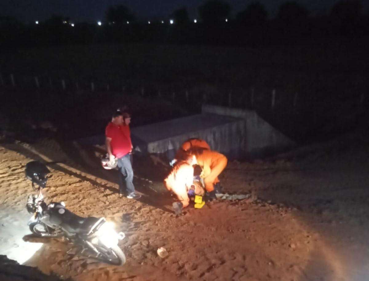 Motociclista fica ferido após perder controle de moto e cair em curva em Palmeira