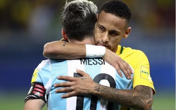 Neymar parabeniza Messi após vitória da Argentina na Copa do Mundo