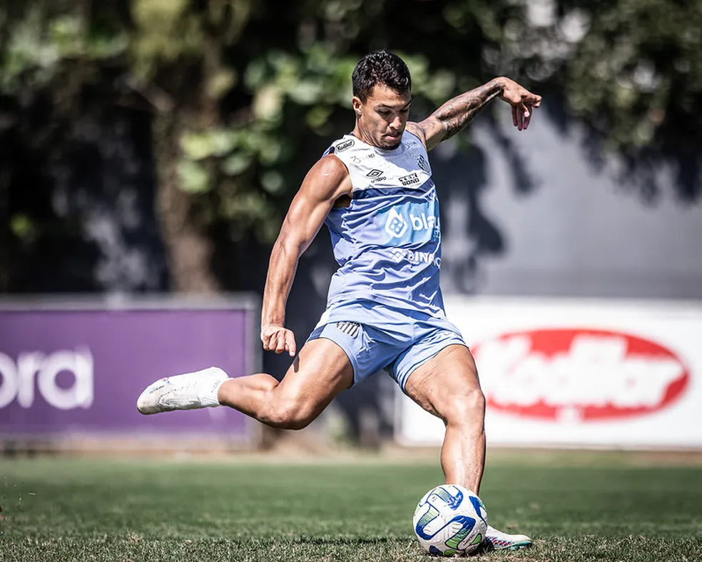 Marcos Leonardo durante treino do Santos — Foto: Raul Baretta/ Santos FC