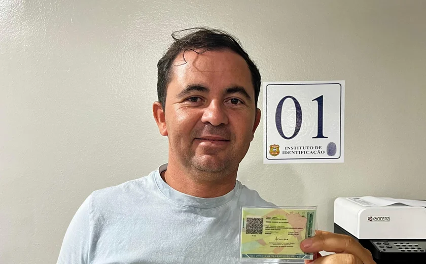 Renato Cosmo foi um dos alagoanos que já tiraram 1ª via gratuita da nova carteira de identidade - Foto: Dyego Duarte / Ascom Polícia Científica