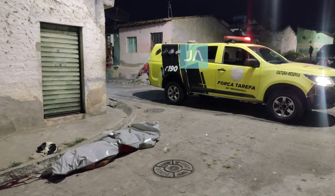 Homem é morto com disparos de arma de fogo próximo a velório no bairro Manoel Teles, em Arapiraca