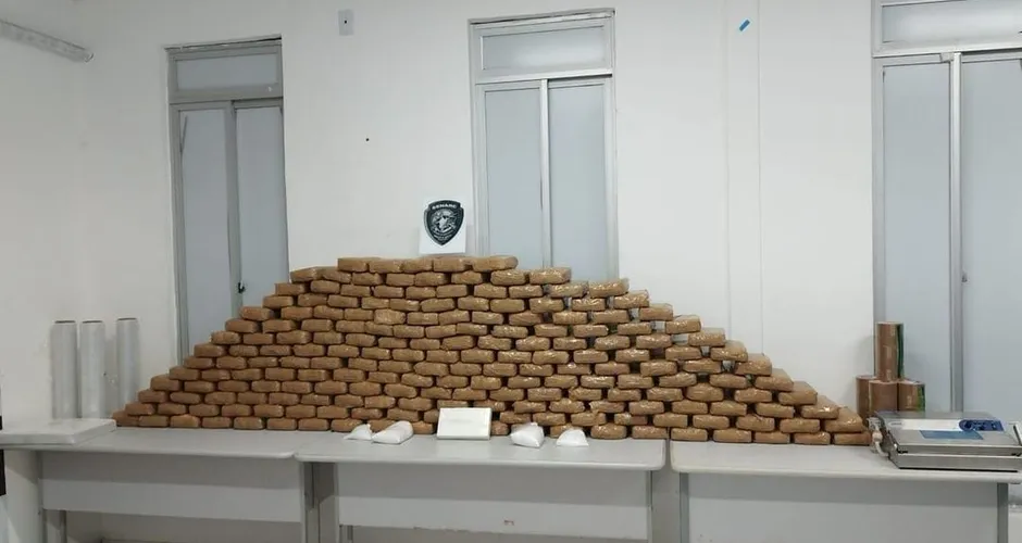 Operação conjunta da PC de AL e MA apreende 200 kg de cocaína avaliados em R$ 10 mi; três presos