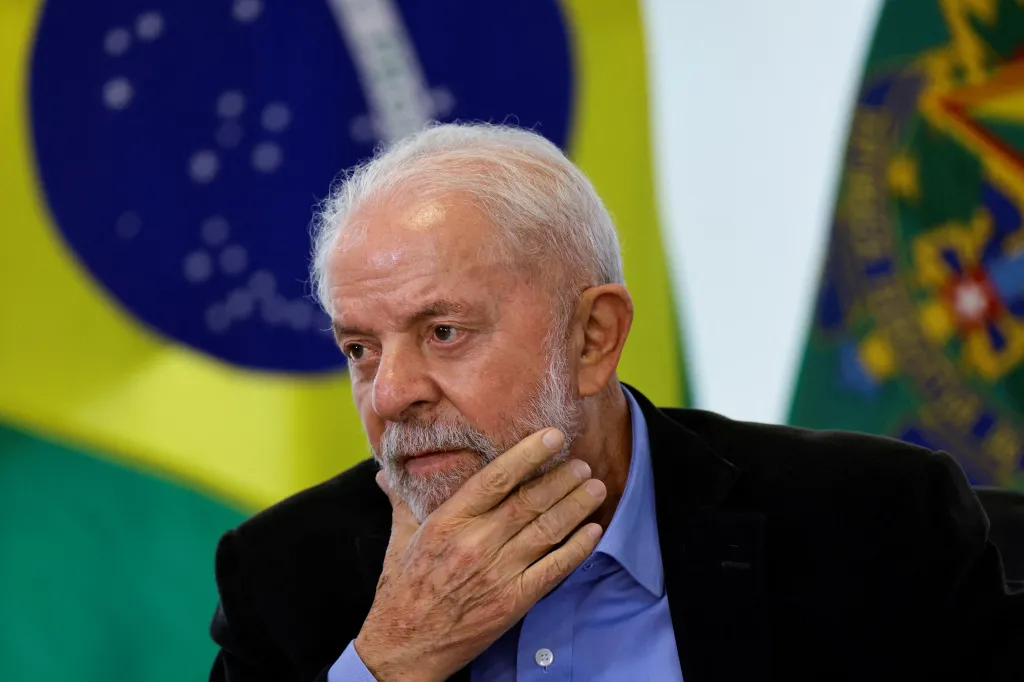 Lula chama ministros para reunião em meio à crise da Petrobras