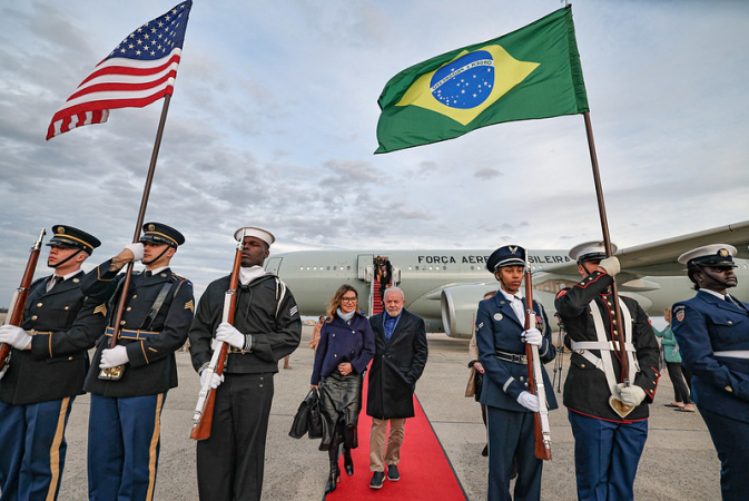 Lula chega aos Estados Unidos para série de encontros políticos e reunião com Biden