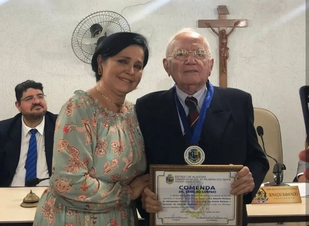 Jota Duarte e a sobrinha Ana Adelaide França, ex-vereadora e atual secretária de Meio Ambiente herdeira política em Palmeira dos Índios; ela concedeu em 2023 a Comenda Geraldo Sampaio ao político que foi vereador, prefeito, deputado estadual, chegando interinamente ao governo do Estado