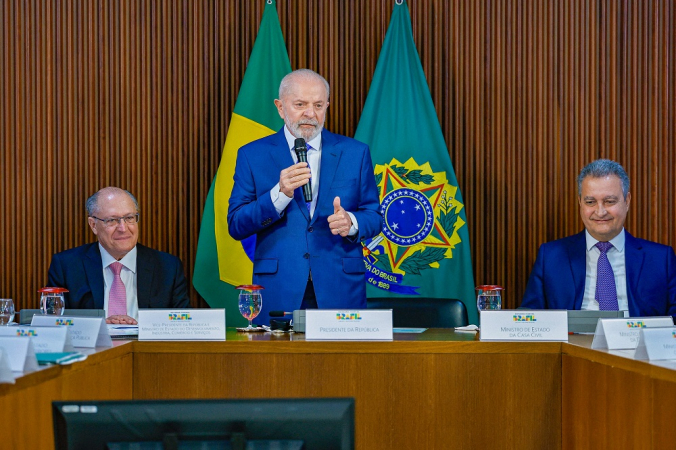 Lula se reúne com ministros e líderes do governo após STF suspender emendas impositivas