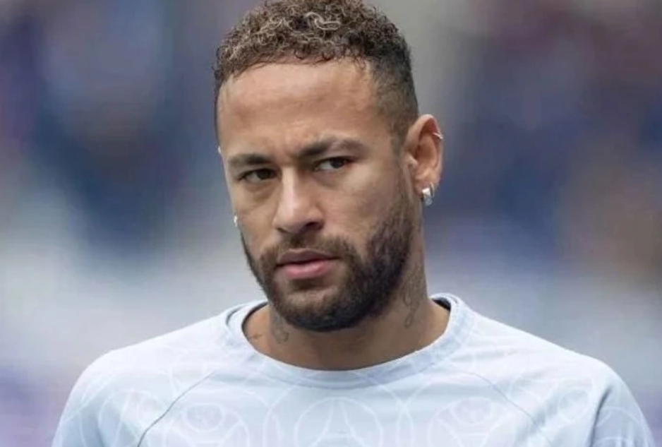 Neymar quebra o silêncio após festão com mulheres, "parças" e o próprio pai